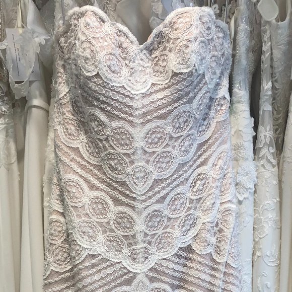 Rose-gold, lace, sequins, strapless - Picture 2 of 3